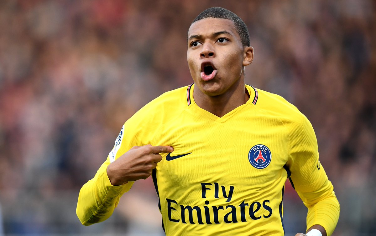 Bật mí về tiểu sử Mbappe - Gương mặt “Vàng” của bóng đá Pháp 2 tieu-su-mbappe-2