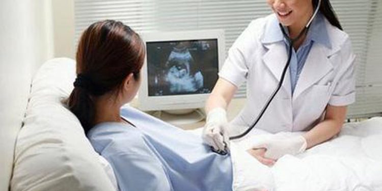 có nên học ngành hộ sinh