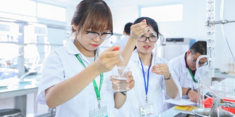 hoc-phi-len-thong-cao-dang-duoc-hinh