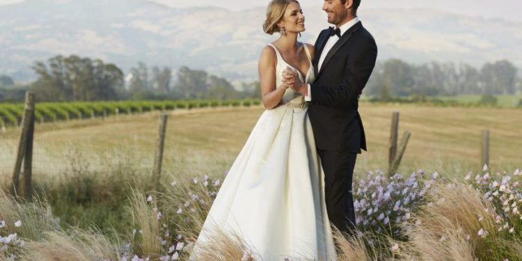 nam-mo-thay-dam-cuoi-cua-nguoi-khac-y-nghia-gi