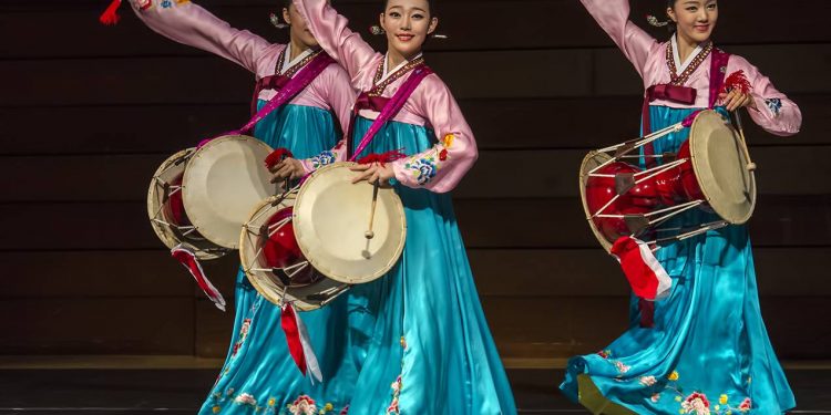 Học Ngành Ngôn Ngữ Hàn Ra Làm Gì? Mức Lương Ngành Này Thế Nào?