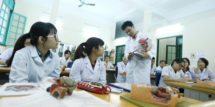 cao-dang-y-duoc-sai-gon-lien-thong-dai-hoc-mat-bao-lau (2)