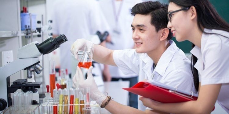 Học ngành Dược ra làm gì, ở đâu?