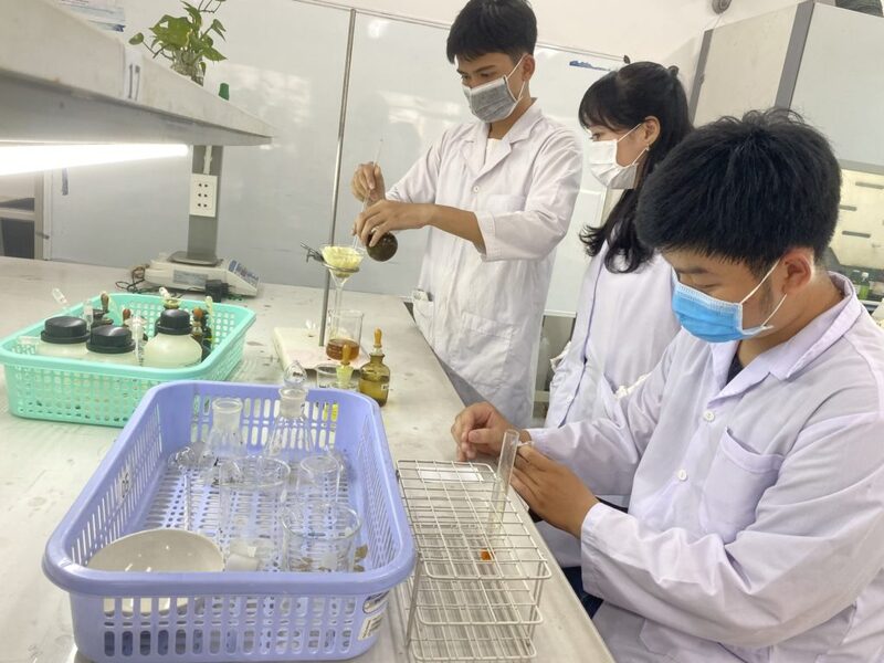 hoc-duoc-co-can-gioi-tieng-anh-khong-1