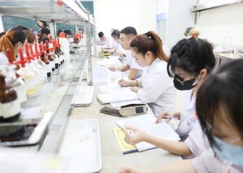 nen-hoc-chuyen-nganh-duoc-gi-2