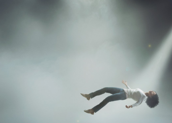 mo-thay-nguoi-khac-chet